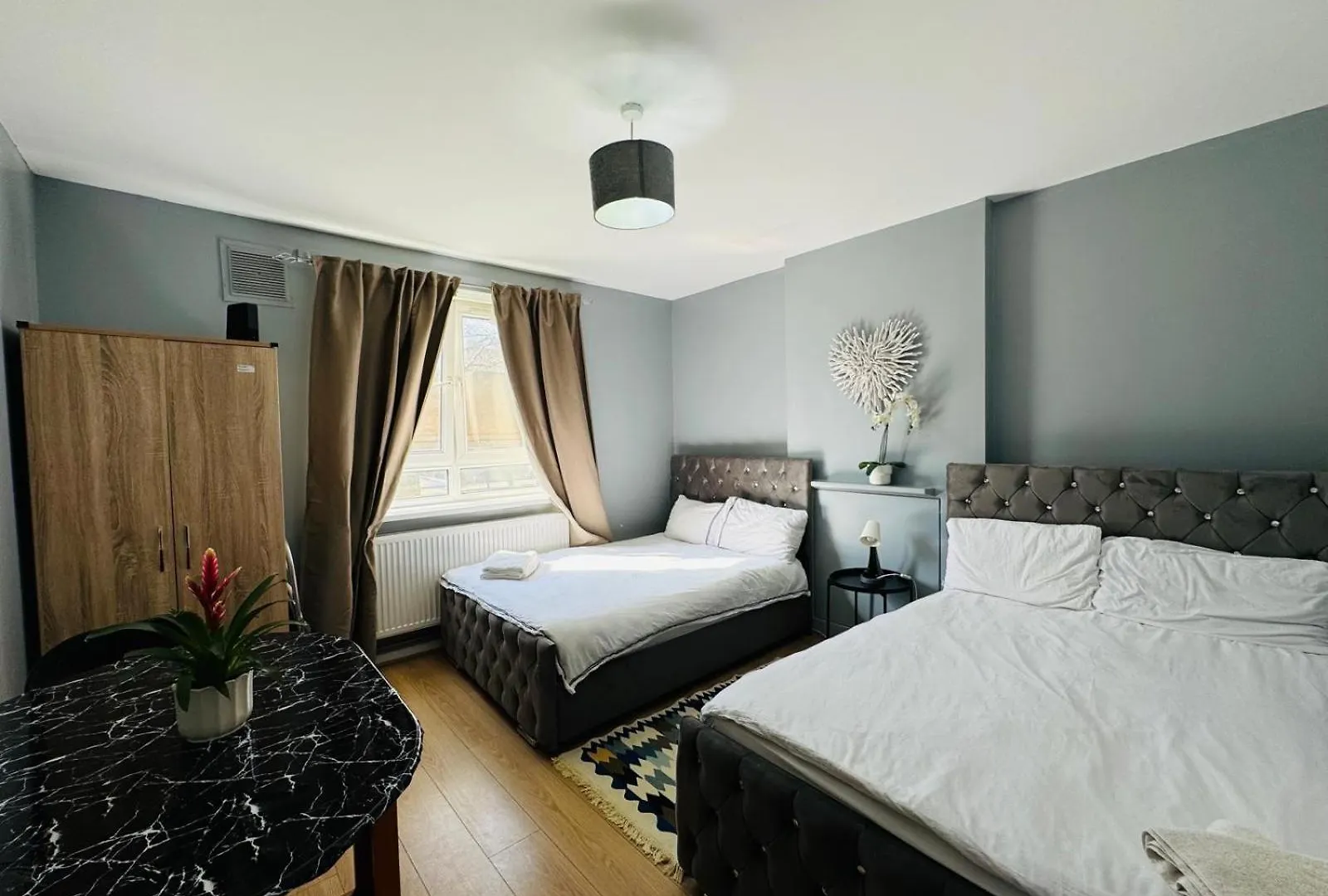 1 Bedroom Flat In Whitechapel, لندن 0*,